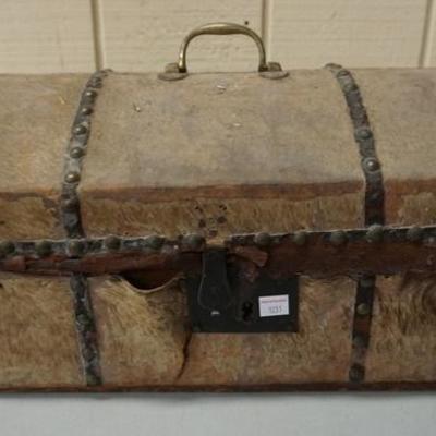 1112	HIDE COVERED WOODEN DOME TOP SMALL TRUNK
