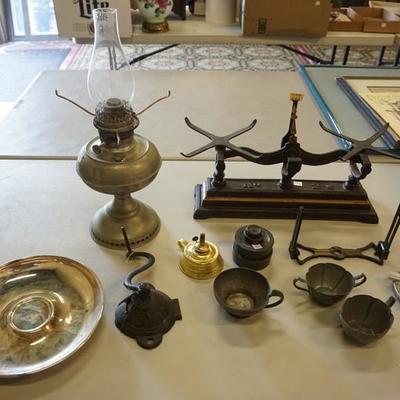 1075	LOT, SCALE BASE, WEIGHTS, RAYO LAMP AND ASSORTED METAL ITEMS
