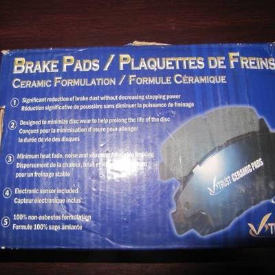 Set of 4 Ceramic Brake Pads for 08-12 Town & Country 08-10 Dodge Caravan Journey-New IN BOX  