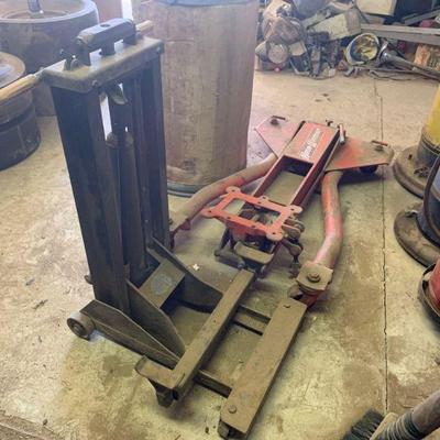 1600	

Hein-Werner Transmission Jack and Car Jack
Hein-Werner Transmission Jack and Car Jack