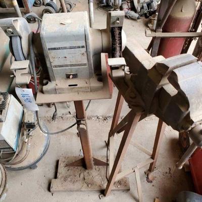 1648	

Bench Grinder and Vice On Stands
Bench Grinder and Vice On Stands