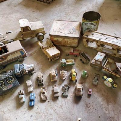 1636	

Vintage Hot Wheels, Lunch Box, and Can
Vintage Hot Wheels, Lunch Box, and Can