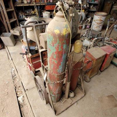 1651	

Welding Bottles and Metal Cart
Welding Bottles and Metal Cart