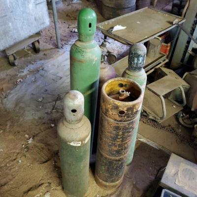 1620	

5 Welding Bottles
5 Welding Bottles, (4)3ft Tall Tanks, (1) 4ft Tall Tank