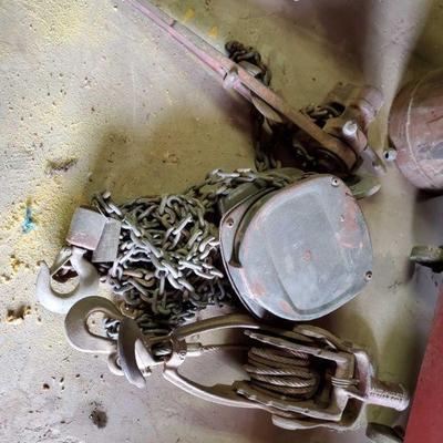 1641	

2 Chain Hoist's and Cable Come Along
2 Chain Hoist's and Cable Come Along