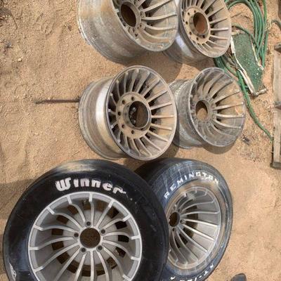 1310	

6 Aluminum Wheels and 2 Tires
15” Wheels