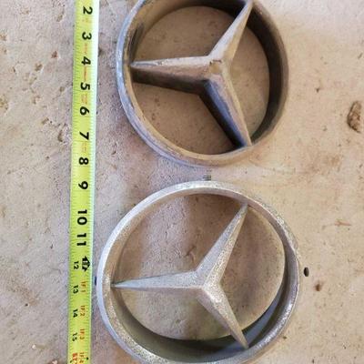 1580	

Mercades Bens Emblems
Mercades Bens Emblems, One Is Plastic, One Is Metal