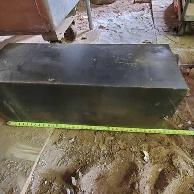 1615	

Auxiliary Fuel Tank
Auxiliary Fuel Tank, Approximately 36"L Ã— 13"W Ã— 13"T