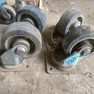1698	

4 Casters
4 Casters