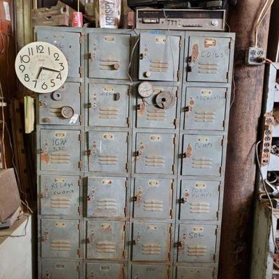 1693	

Lockers, Fuel Pumps, Ignition Parts, Relays, Stereo's
Lockers, Fuel Pumps, Ignition Parts, Relays, Stereo's, Locker is Approx....