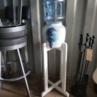 7594	

Water Dispenser With Jugs
Messures 36