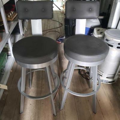 7593	

Two Bar stools
Leather Seat And Back Rest Measures Approx 30