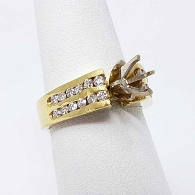 611: 611	

18k Gold Ring With Diamonds, 8g
Size 6. Diamonds Approx 1/64