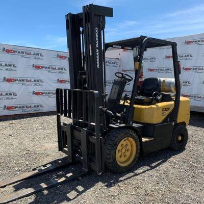 41	: 

Diana Daewoo G32P Plus Forklift
Serial No: GC-00164 Model No: G32P-3 Total Hours: 2158 4 Ft. Forks