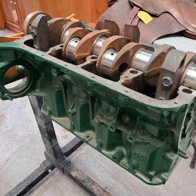 2526	

CitroÃ«n DX2 Engine Block with Crank Shaft
Also includes engine stand