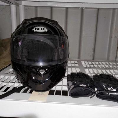 7338	

Bell Motorcycle Helmet and Fox Riding Gloves
Helet Size: XL Glove Size: L
