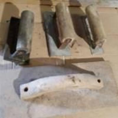 4 Metal Trowels with Wood Handles