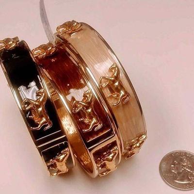 https://www.ebay.com/itm/114174500772	BOX074AM COSTUME JEWELRY SET OF THREE METAL BANGLE BRACELETS . GOLD TONED 	 $20.00 	OBO
