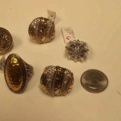 https://www.ebay.com/itm/124142926209	BOX074AJ COSTUME JEWELRY LOT OF FIVE WOMENS SIZE 6 RINGS 	 $20.00 
