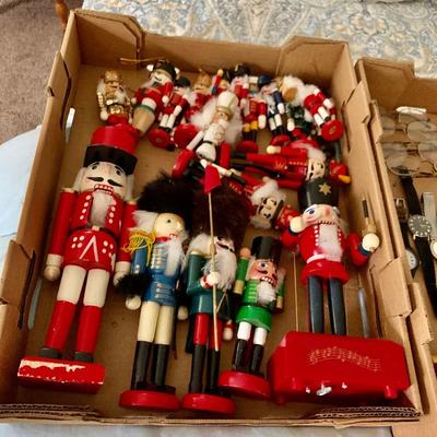 $15 Box lot of Nutcrackers - some musical  