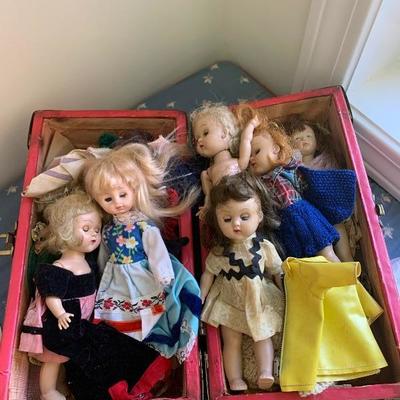  Pending pick Up 175$ , Lot of Ginny Dolls with Clothing and Case 