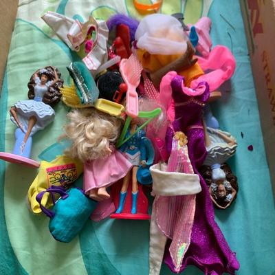 $ 20 Box of Barbie toys-clothes 