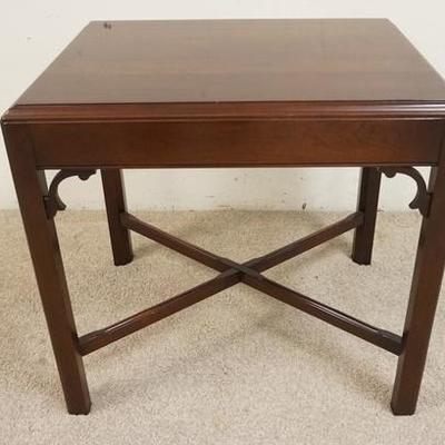 1138	STATTON OLD TOWNE END TABLE W/X STRETCHER BASE. 26 IN X 20 IN X 25 IN HIGH
