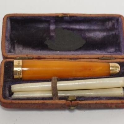 1058	14K GOLD & YELLOW CATTALIN CIGARETTE HOLDER IN ORIGINAL BOX MARKED F.E & CO, 2 1/2 IN L 
