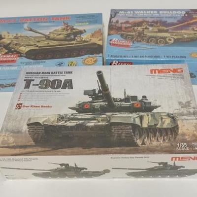 1201	2 RENWAL BLUEPRINT MODELS 1/32 SCALE & A MANG 1/35 SCALE RUSSIAN TANK, ALL ARE SEALED IN BOX
