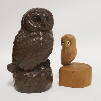 1177	TWO SIGNED OWL FIGURES, A LARGE COMPOSITION OWL SIGNED BOULTON, 9 1/4 IN H & A HUTCH DECOYS ORIGINAL CARVED WOOD, 6 1/4 IN H 
