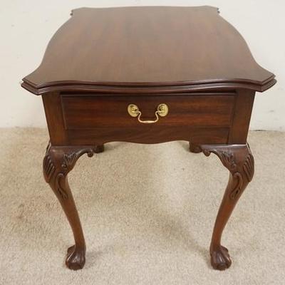 1140	HENKEL HARRIS ONE DRAWER END TABLE. 21 IN X 27 IN X 25 IN HIGH

