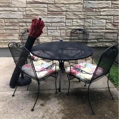 Metal Outdoor Dining Set with Umbrella