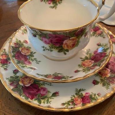 Vintage Royal Albert Old Country Roses, Tea Cup/Saucer, Luncheon, Dessert Plate 