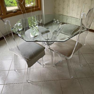 1970's Acrylic Lucite Beveled Glass Table Top, Lucite Acrylic Table Base, with 4 Lucite Acrylic Side Chairs, Flare Top 