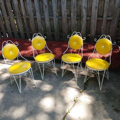 Great MCM patio table Bistro chairs $165. 