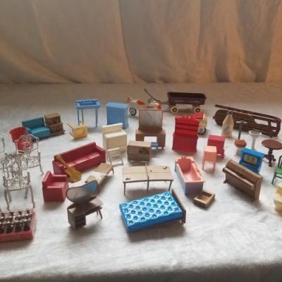 Vintage Doll House Miniatures