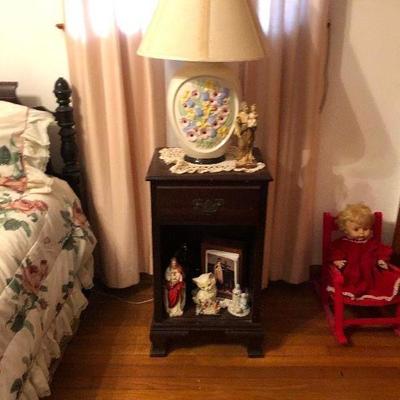 https://www.ebay.com/itm/114255180033	MD2140: Early American Nightstand Local Pickup at Estate Sale	 $65.00 
