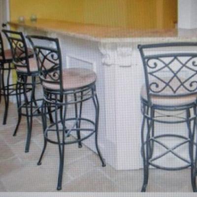 Counter/Bar Seating 