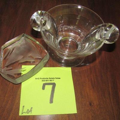 Lot 7 - Glass paper weight Etc. $12.00