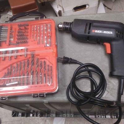 https://www.ebay.com/itm/114273768732	AB0425 $20.00 USED BLACK & DECKER 7152 TYPE 2 3/8 INCH DRILL REVERSIBLE WITH ASSORTED BITS (...