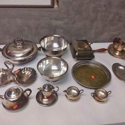 https://www.ebay.com/itm/114273767667	AB0423 ASSORTED LOT OF 12 SILVER PLATED TRAYS, BOWLS, & MSC. OTHER PCS BOX 90. AB0423 	50
