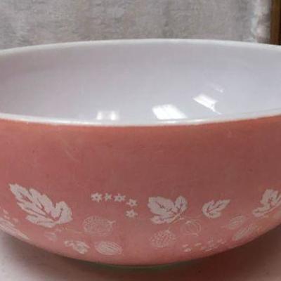https://www.ebay.com/itm/124233253937	LAN9891 Vintage Pyrex 4 Qt Pink & White Gooseberry Cinderella Mixing Bowl 444	 $20.00 
