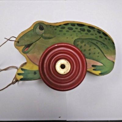 https://www.ebay.com/itm/124207755998	BU3035 VINTAGE 1940s WOOD GREEN FROG PULL TOY THE GONG BELL MFG. CO. MADE IN U	 $20.00 
