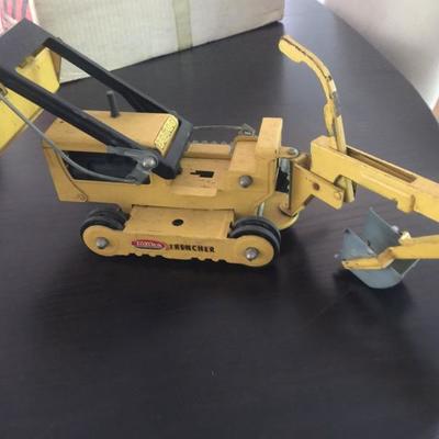 Vintage Tonka Trencher Pressed Steel Backhoe Front Loader 1960's Toy #534 (One Tractor Tread is Missing) $32 
