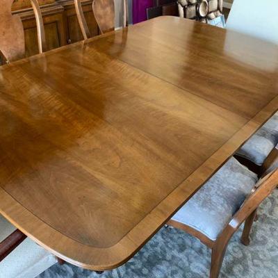 HENREDON Dining Table and 6 Chairs
