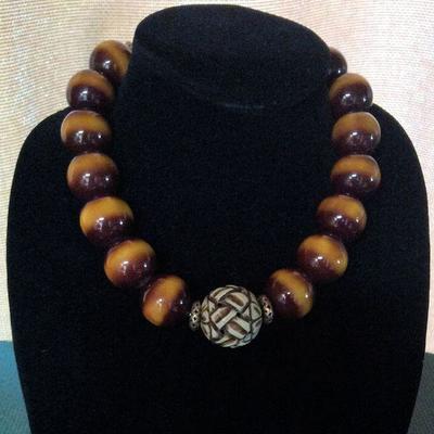 MMC002 Chocolate Lucite Beaded Necklace