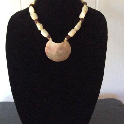 MMC058 Natural Shell Pendant Necklace 