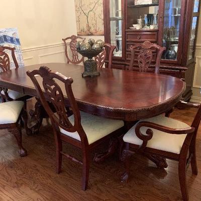 beautiful dining set with matching hutch and buffet   by Graebel 