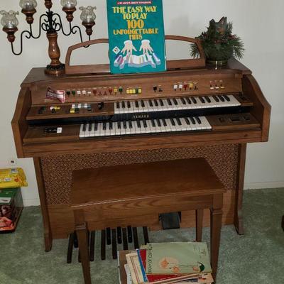 Working Yamaha organ  needs home $50 obo