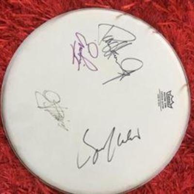 signed Kiss